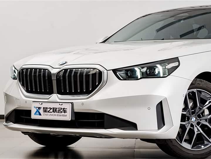 Фото 3 - BMW 5 Series