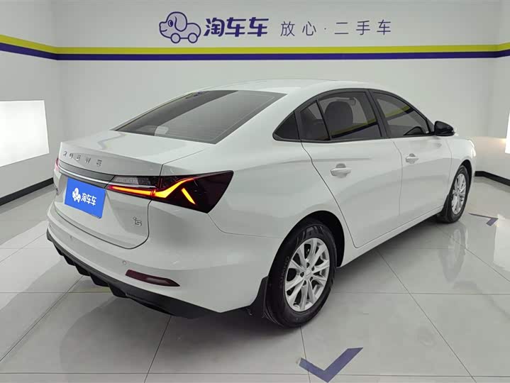 Фото 3 - Roewe i5