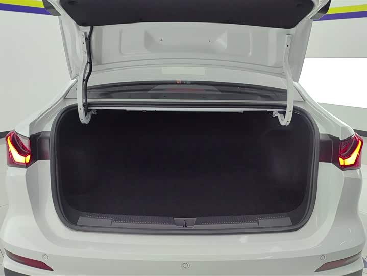 Фото 4 - Roewe i5