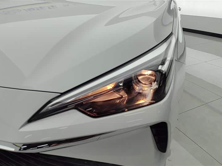 Фото 5 - Roewe i5