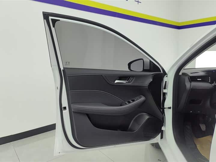 Фото 7 - Roewe i5