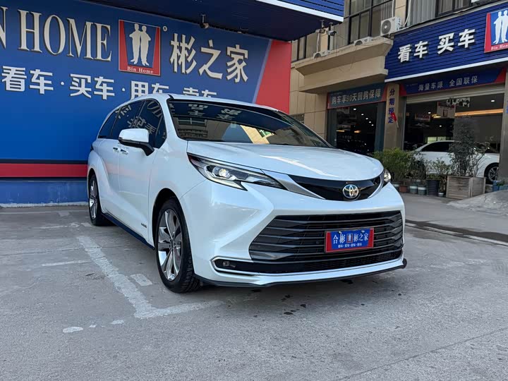 Фото 3 - Toyota Sienna