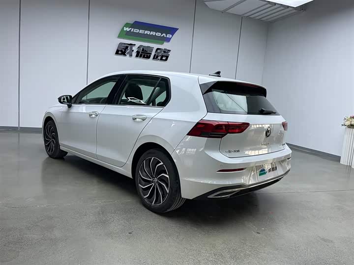 Фото 6 - Volkswagen Golf