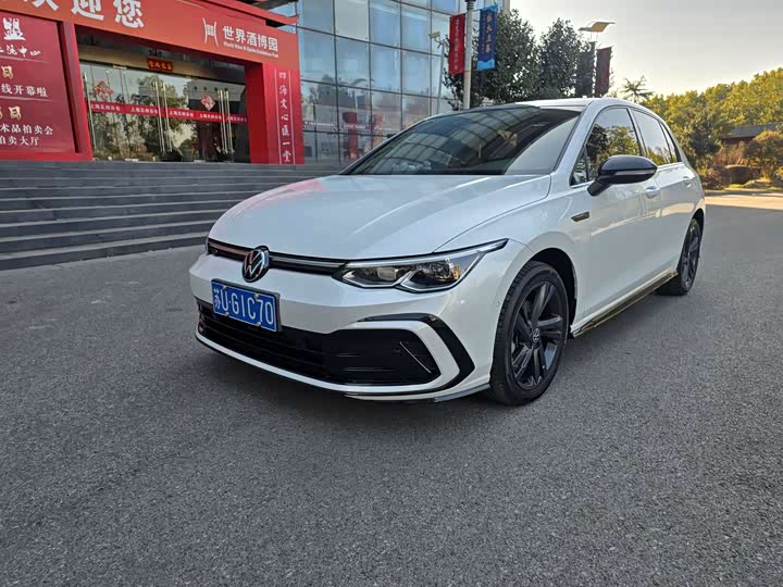 Фото 1 - Volkswagen Golf