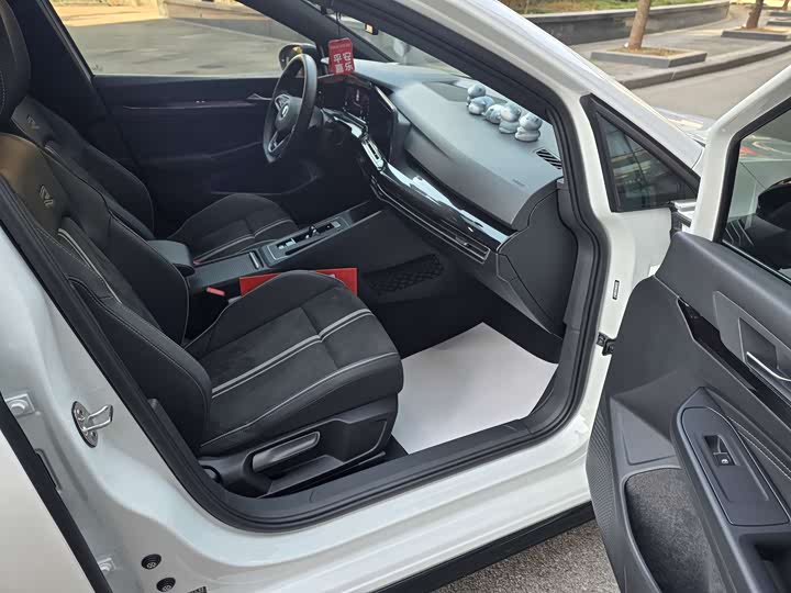 Фото 5 - Volkswagen Golf