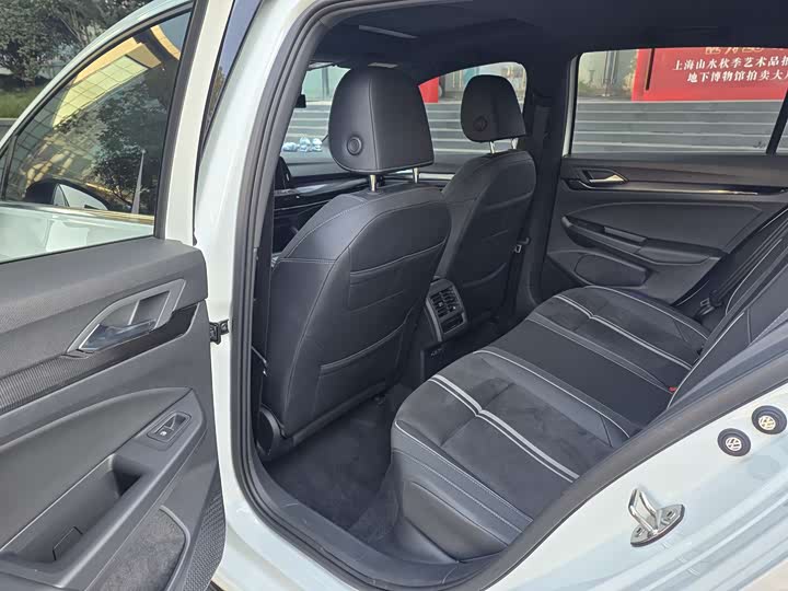 Фото 6 - Volkswagen Golf