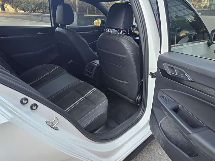 Фото 7 - Volkswagen Golf