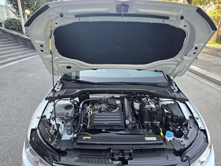 Фото 8 - Volkswagen Golf