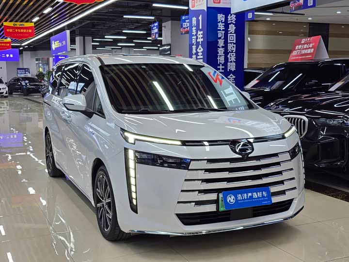 Фото 2 - GAC Trumpchi E8