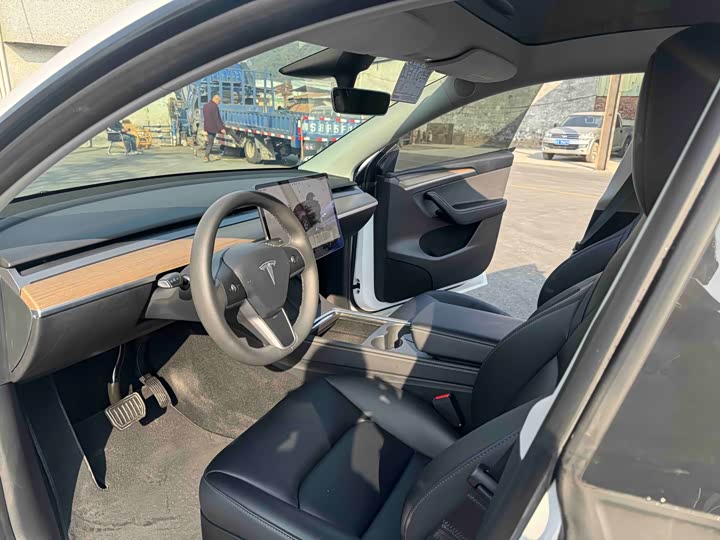 Фото 8 - Tesla Model Y