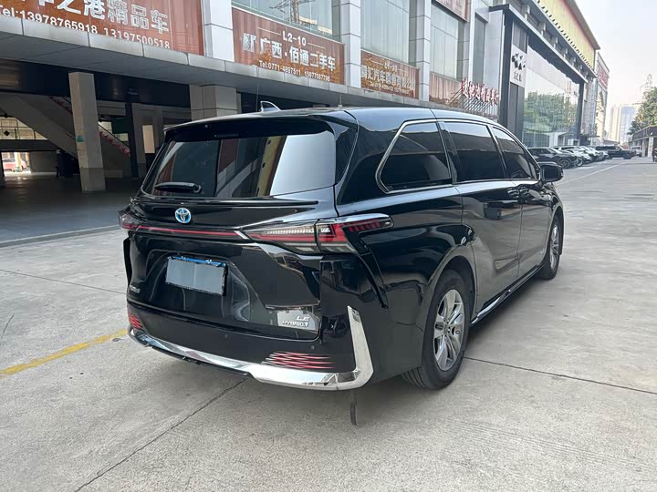 Фото 6 - Toyota Sienna