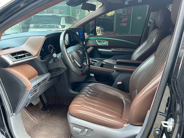 Фото 8 - Toyota Sienna