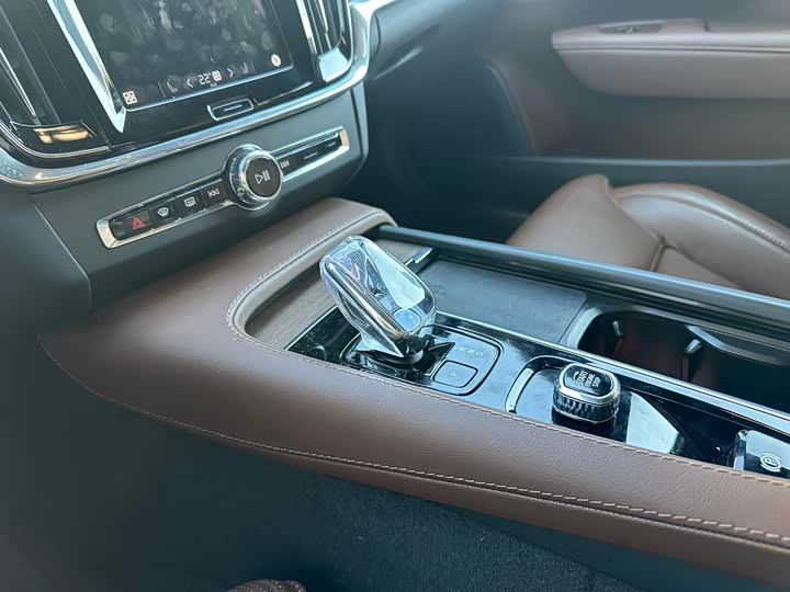 Фото 7 - Volvo V90