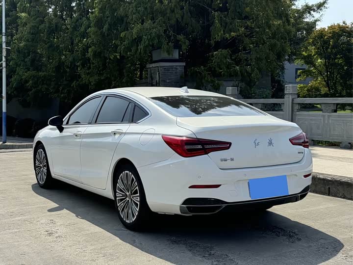 Фото 6 - Hongqi H5