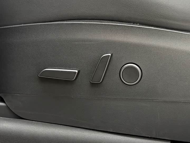 Фото 9 - Tesla Model Y