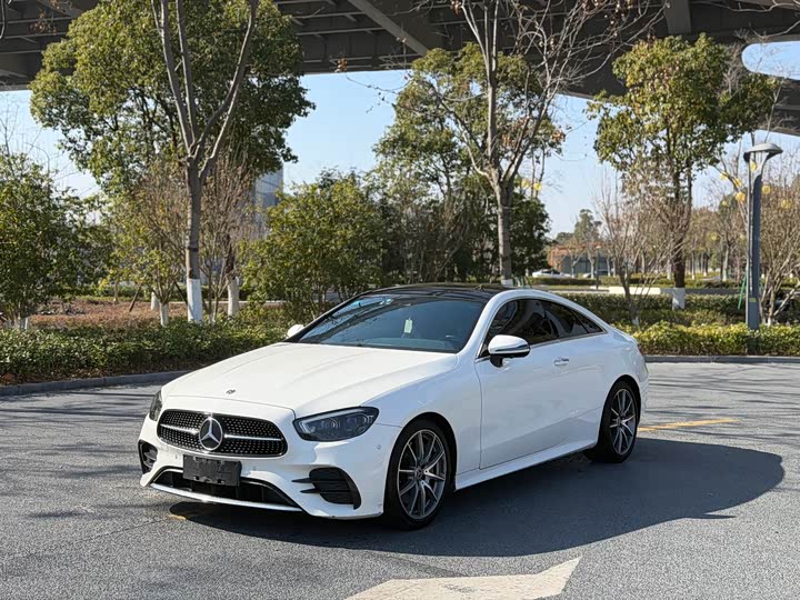 Фото 1 - Mercedes-Benz E-Class