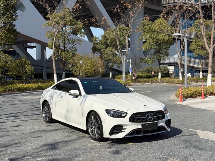 Фото 3 - Mercedes-Benz E-Class