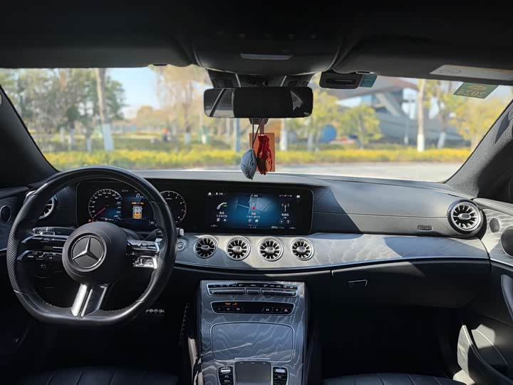 Фото 7 - Mercedes-Benz E-Class