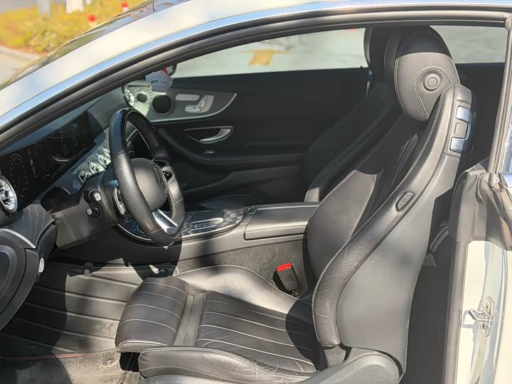 Фото 9 - Mercedes-Benz E-Class