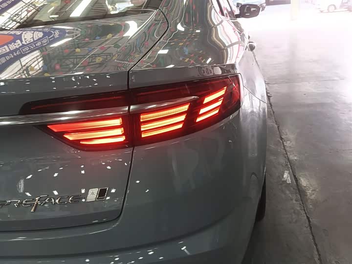 Фото 8 - Geely Preface