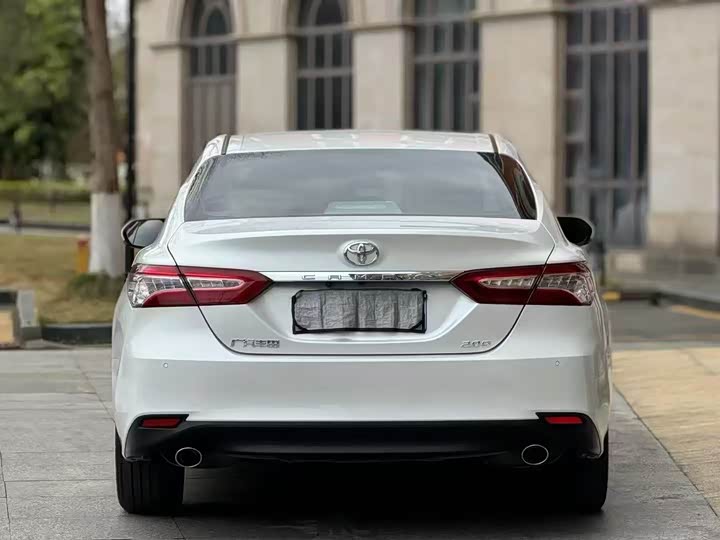 Фото 6 - Toyota Camry