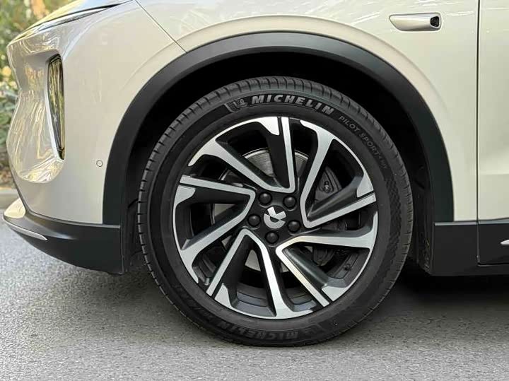 Фото 8 - Nio EC6