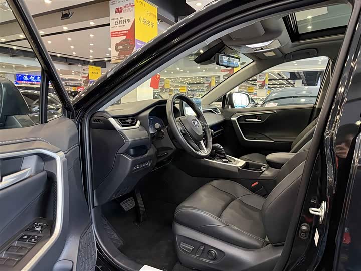 Фото 4 - Toyota Wildlander