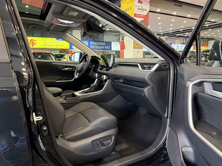 Фото 6 - Toyota Wildlander