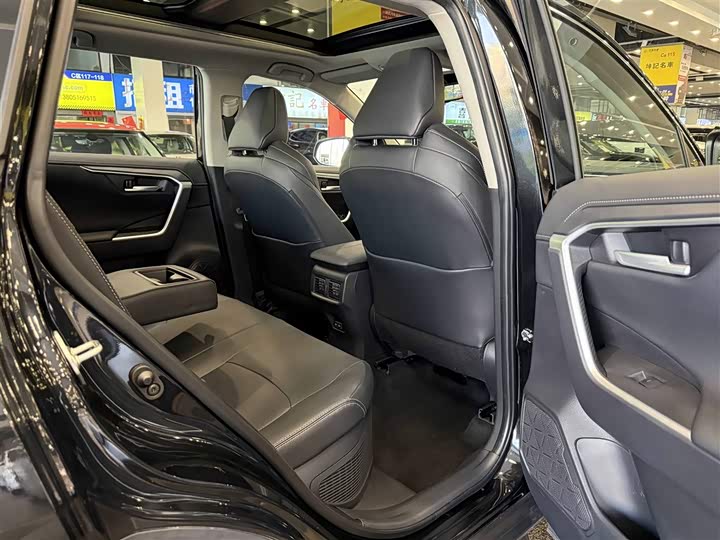 Фото 7 - Toyota Wildlander