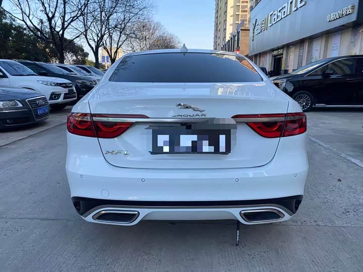 Фото 8 - Jaguar XF L