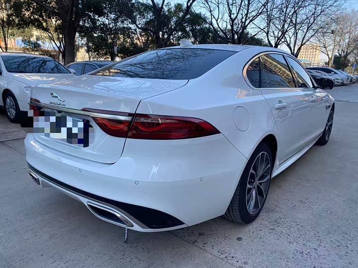Фото 9 - Jaguar XF L