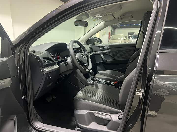 Фото 8 - Volkswagen Tharu