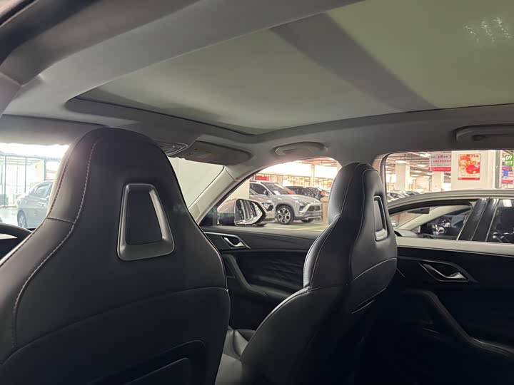 Фото 7 - Roewe RX5 Hybrid