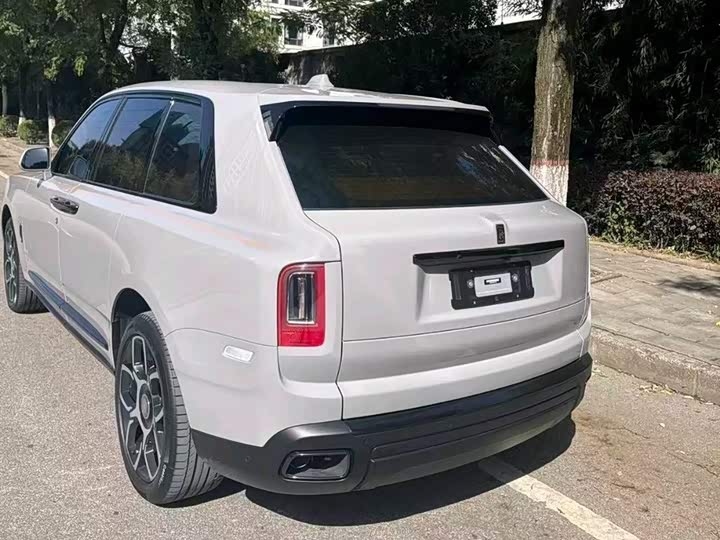 Фото 6 - Rolls-Royce Cullinan