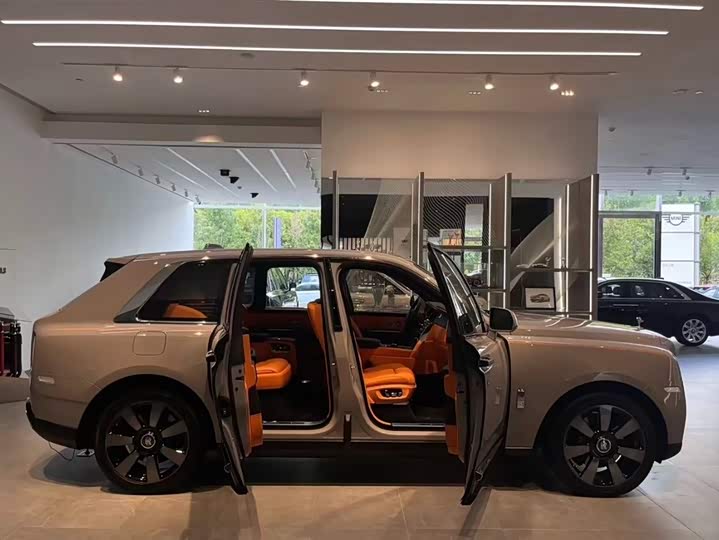 Фото 8 - Rolls-Royce Cullinan