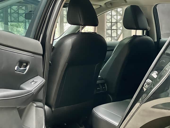 Фото 4 - Nissan Sylphy