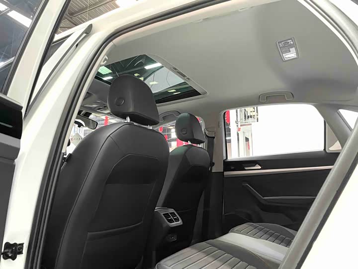 Фото 9 - Volkswagen Lavida