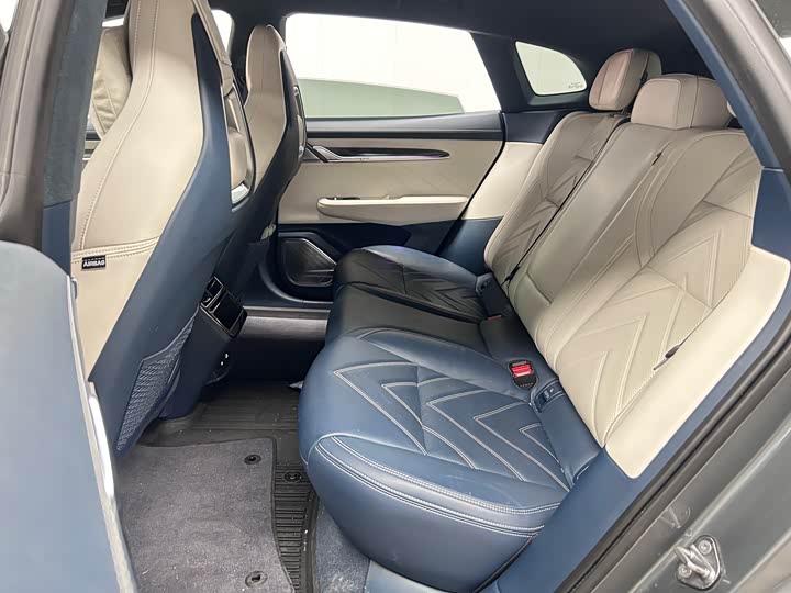 Фото 7 - Zeekr 001