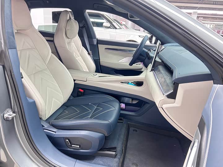 Фото 8 - Zeekr 001