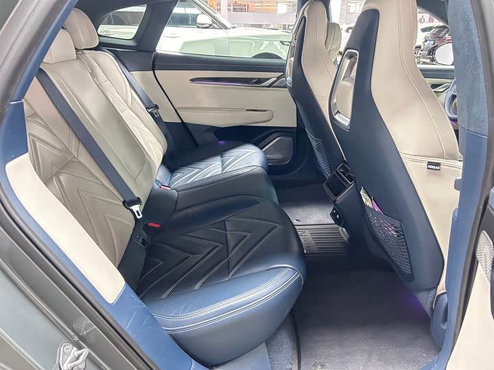 Фото 9 - Zeekr 001