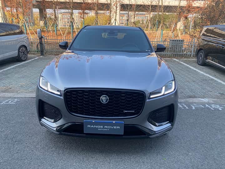 Фото 2 - Jaguar F-Pace