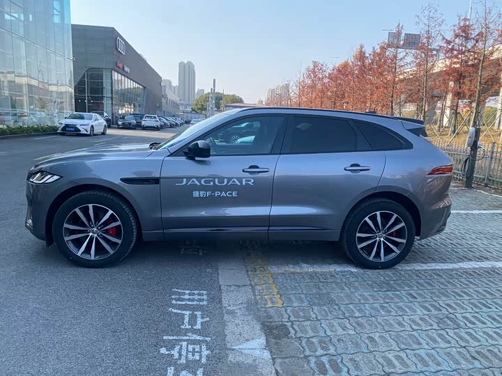 Фото 4 - Jaguar F-Pace