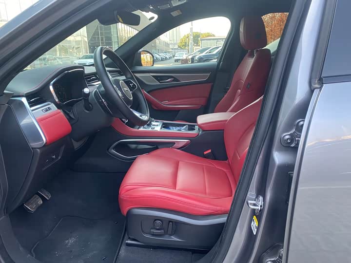 Фото 6 - Jaguar F-Pace