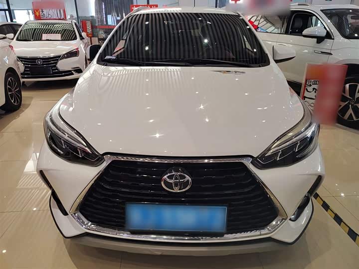 Фото 3 - Toyota Yaris L Hatchback