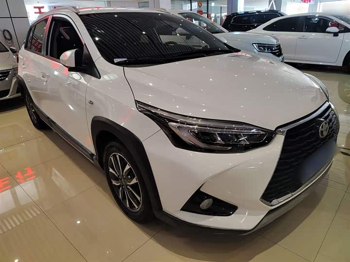 Фото 4 - Toyota Yaris L Hatchback