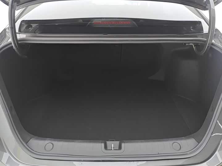 Фото 4 - Geely Binrui