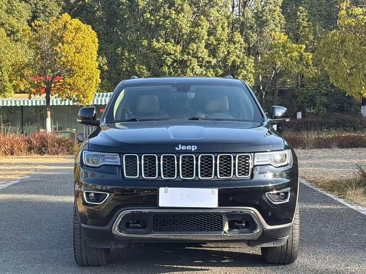 Фото 2 - Jeep Grand Cherokee