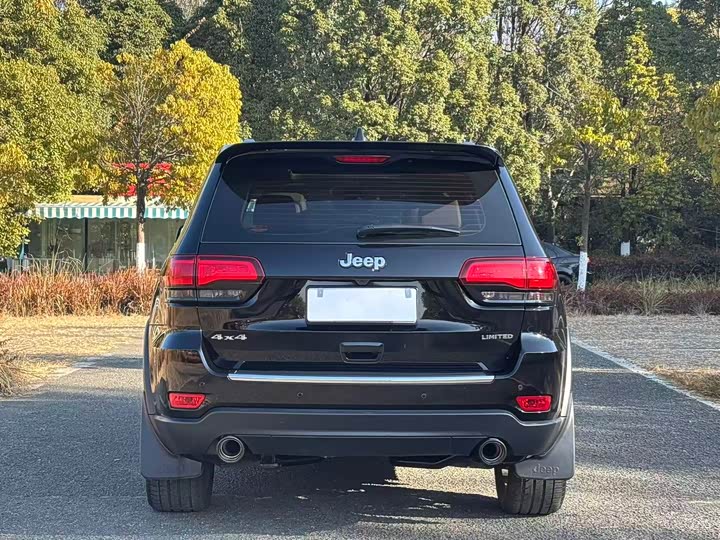 Фото 5 - Jeep Grand Cherokee