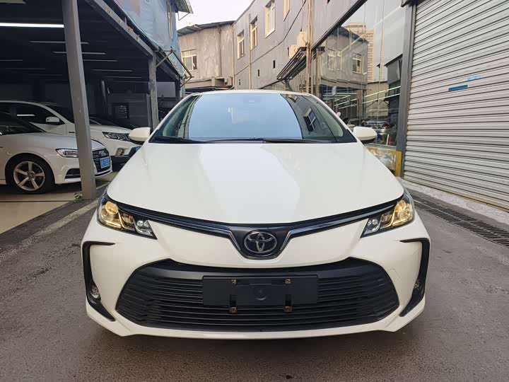 Фото 2 - Toyota Corolla