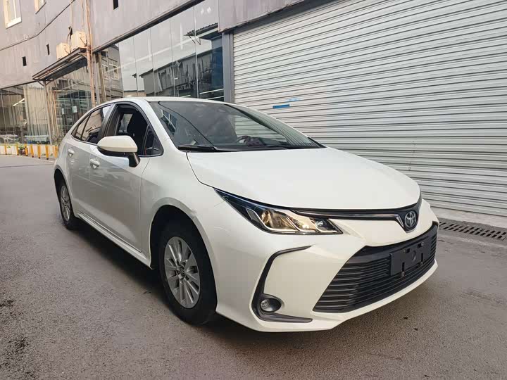 Фото 3 - Toyota Corolla